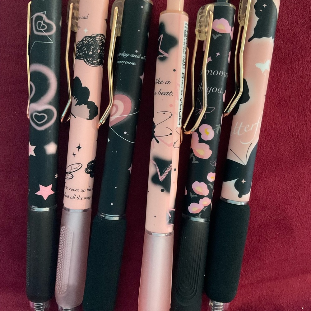 Moka Gel Pen Sets with Butterfly or Cat Design. Rubber Grips. Set of Six. - Picture 3 of 8